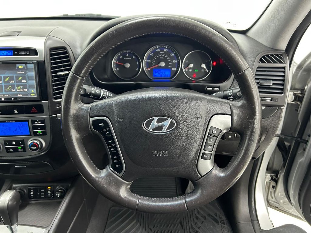 Used Hyundai Santa Fe 2011 for sale - 77680211: Photo 19