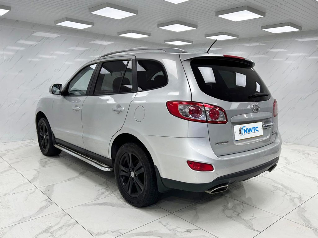 Used Hyundai Santa Fe 2011 for sale - 77680211: Photo 8