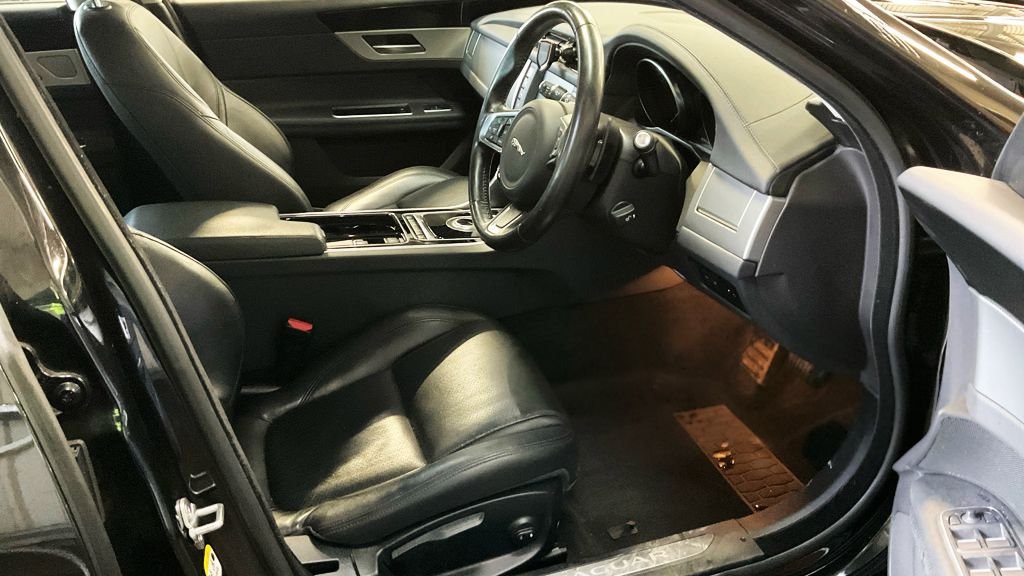 Used Jaguar XF 2018 for sale - 76910427: Photo 10