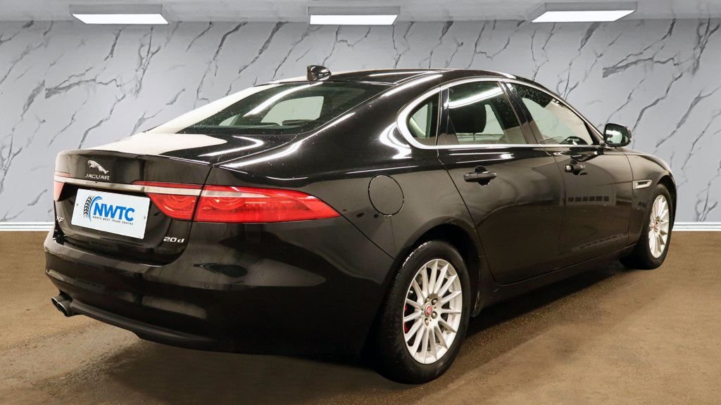 Used Jaguar XF 2018 for sale - 76910427: Photo 5