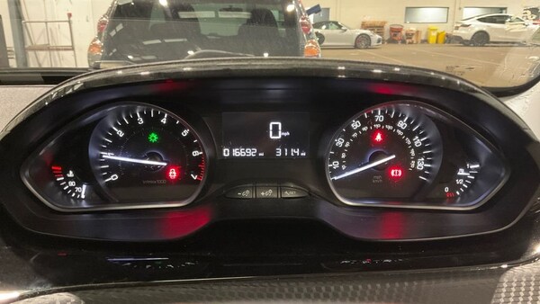 Used Peugeot 2008 2017 for sale - 76223542: Photo 10