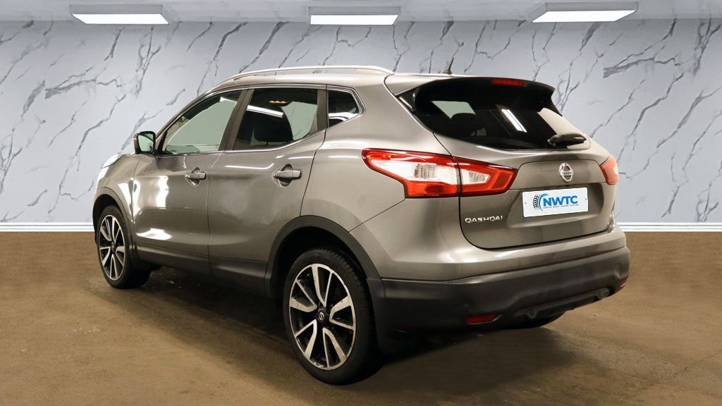 Used Nissan Qashqai 2015 for sale - 76768717: Photo 2