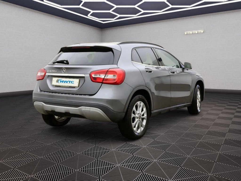 Used Mercedes-Benz GLA 2018 for sale - 76416923: Photo 4