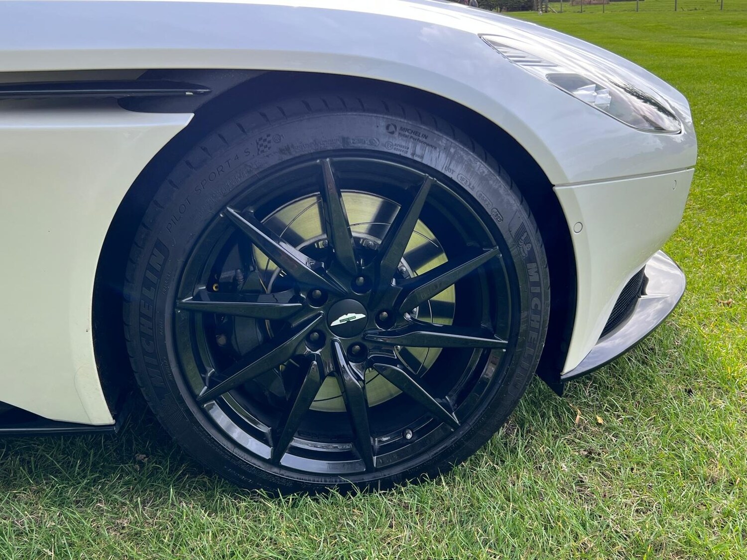 Used Aston Martin DB11 2018 for sale - 75375652: Photo 28