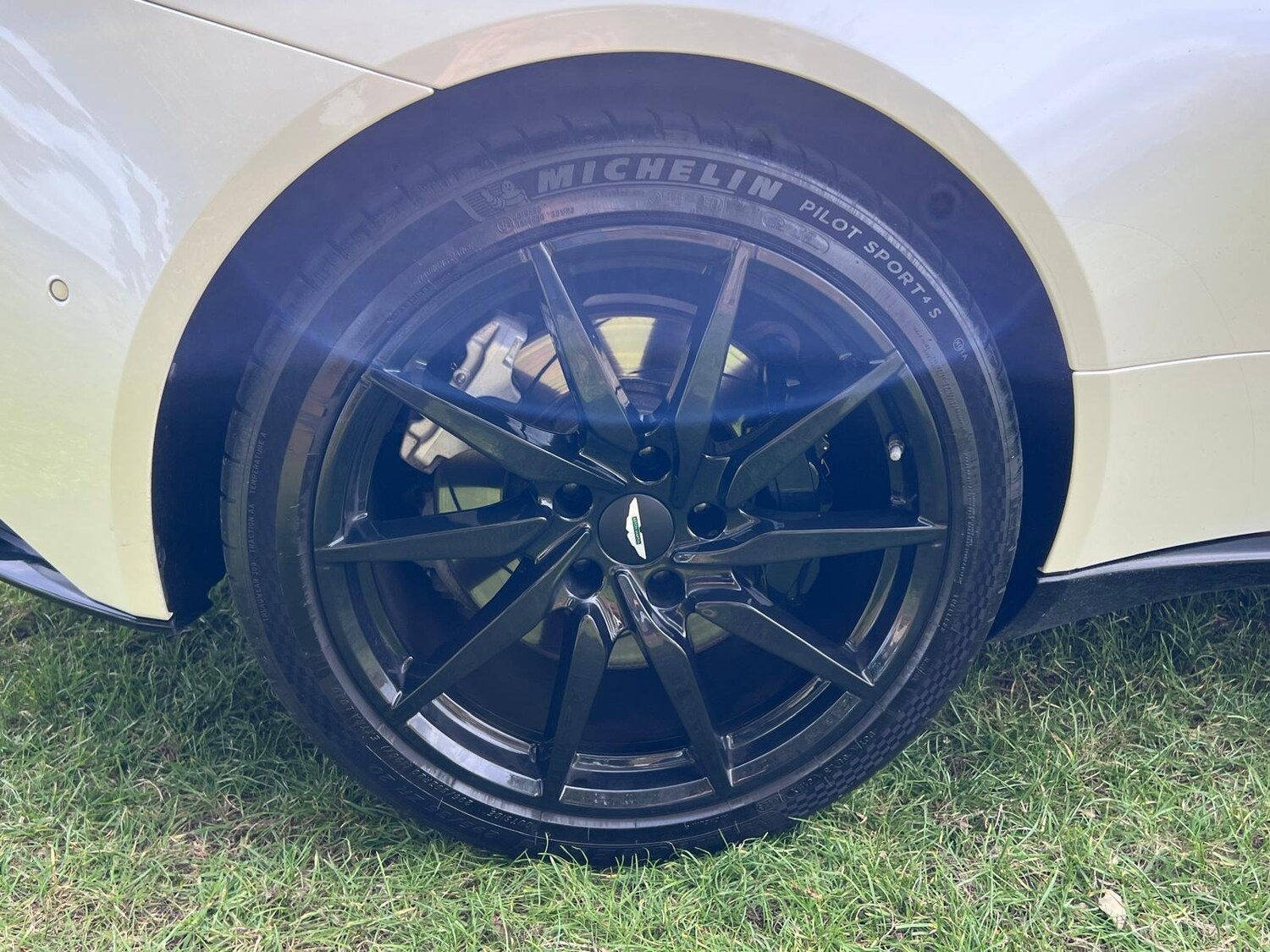 Used Aston Martin DB11 2018 for sale - 75375652: Photo 29