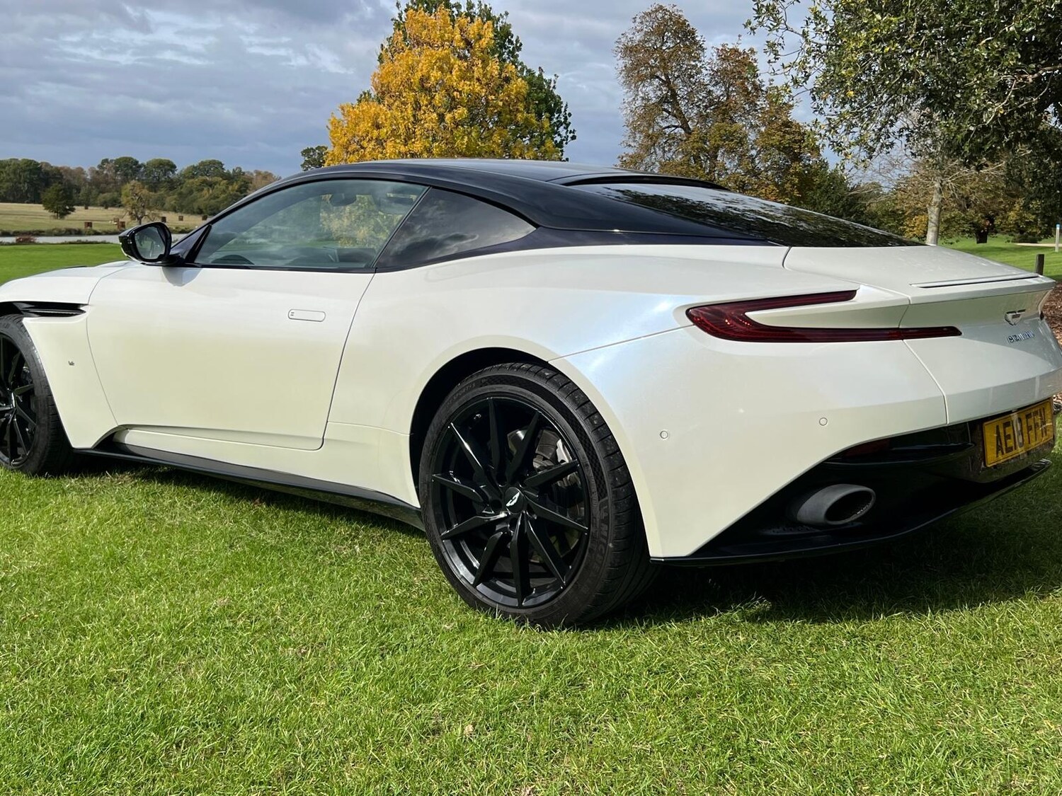 Used Aston Martin DB11 2018 for sale - 75375652: Photo 32