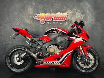 Used Honda CBR1000RR Fireblade 2017 for sale - bike-78891187: Photo