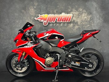 Used Honda CBR1000RR Fireblade 2017 for sale - bike-78891187: Photo