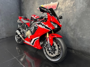 Used Honda CBR1000RR Fireblade 2017 for sale - bike-78891187: Photo