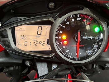 Used Triumph Speed Triple 1050 2017 for sale - bike-78728528: Photo