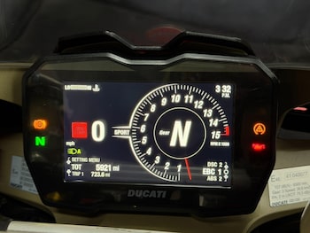 Used Ducati Panigale V4S 2021 for sale - bike-78585825: Photo