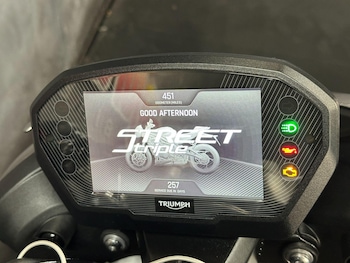 Used Triumph Street Triple 765 2024 for sale - bike-78891188: Photo