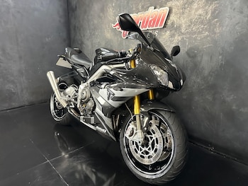 Used Triumph Daytona Moto2 765 2020 for sale - bike-79168730: Photo