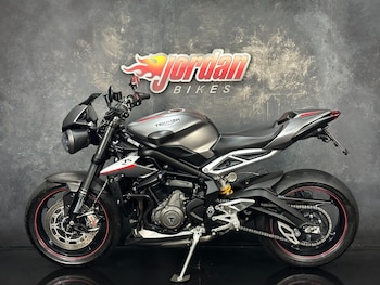 Used Triumph STREET 2018 for sale - bike-78797255: Photo