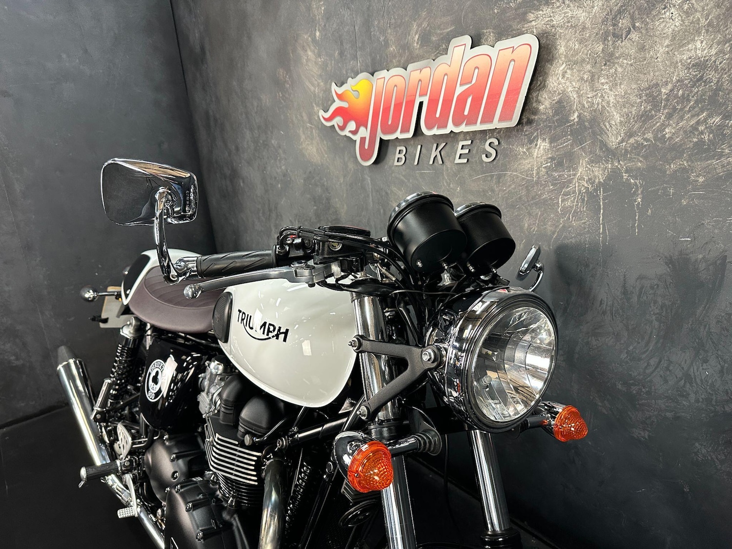 Used Triumph THRUXTON 2015 for sale - 78648811: Photo 11