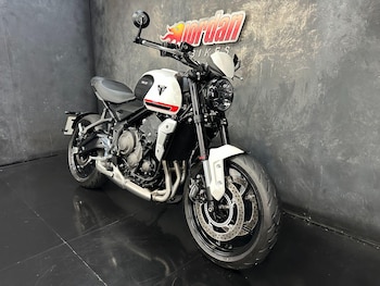 Used Triumph TRIDENT 2022 for sale - bike-78741064: Photo