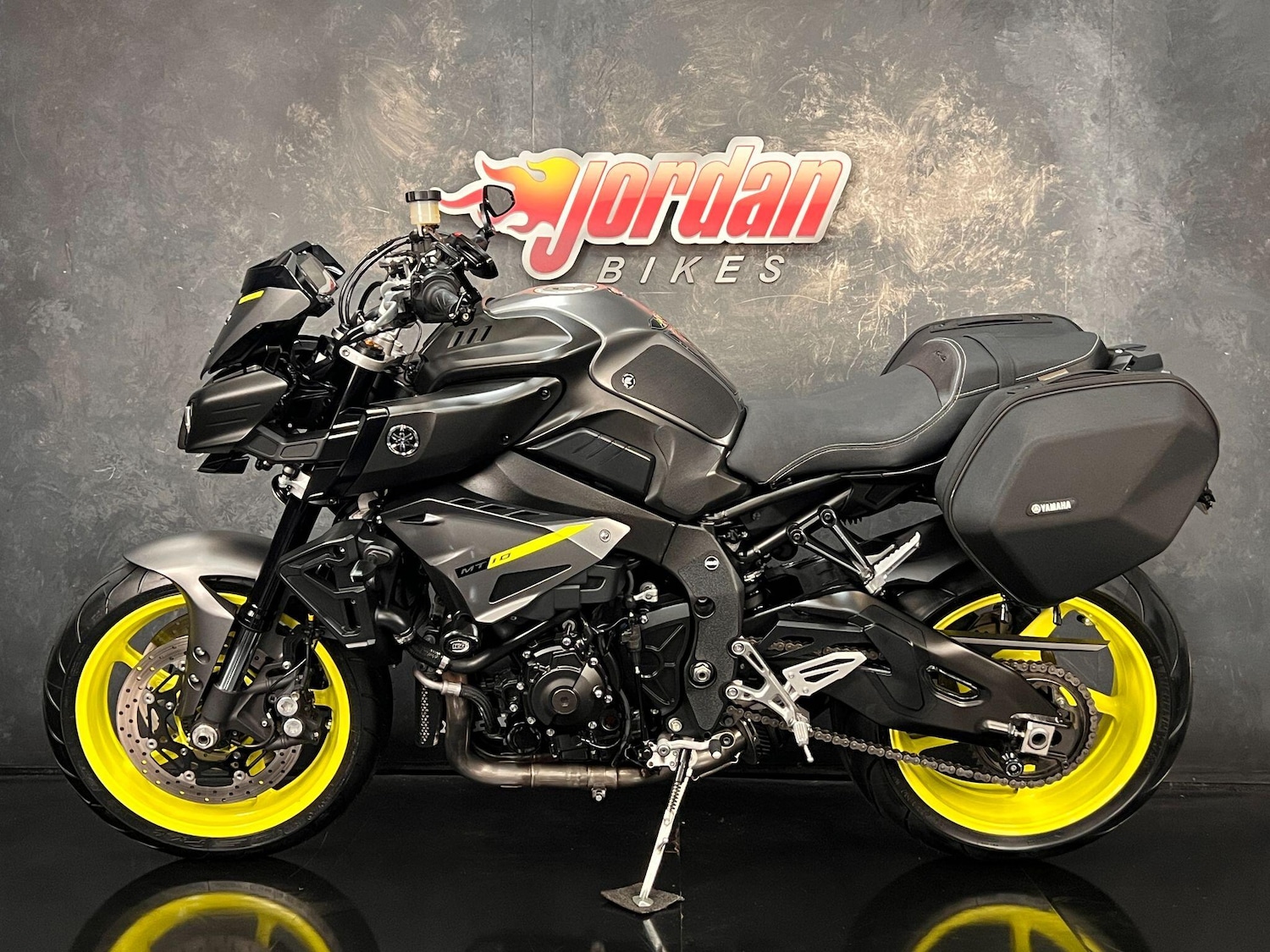 Used Yamaha MT-10 2018 for sale - 78636895: Photo 2