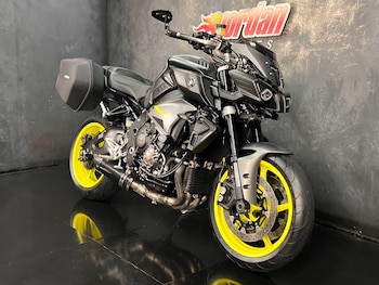 Used Yamaha MT-10 2018 for sale - bike-78636895: Photo