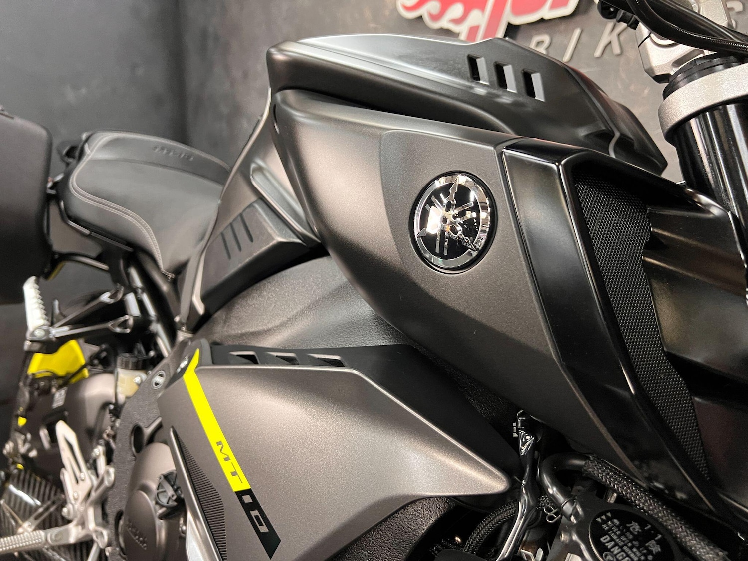 Used Yamaha MT-10 2018 for sale - 78636895: Photo 8