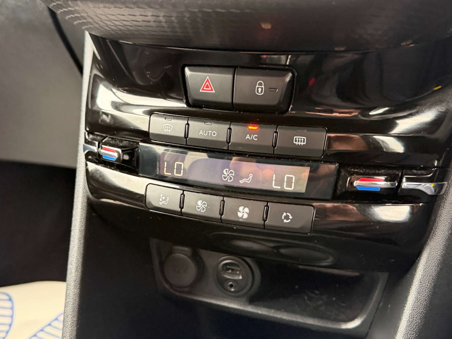 Used Peugeot 208 2016 for sale - 77641725: Photo 40