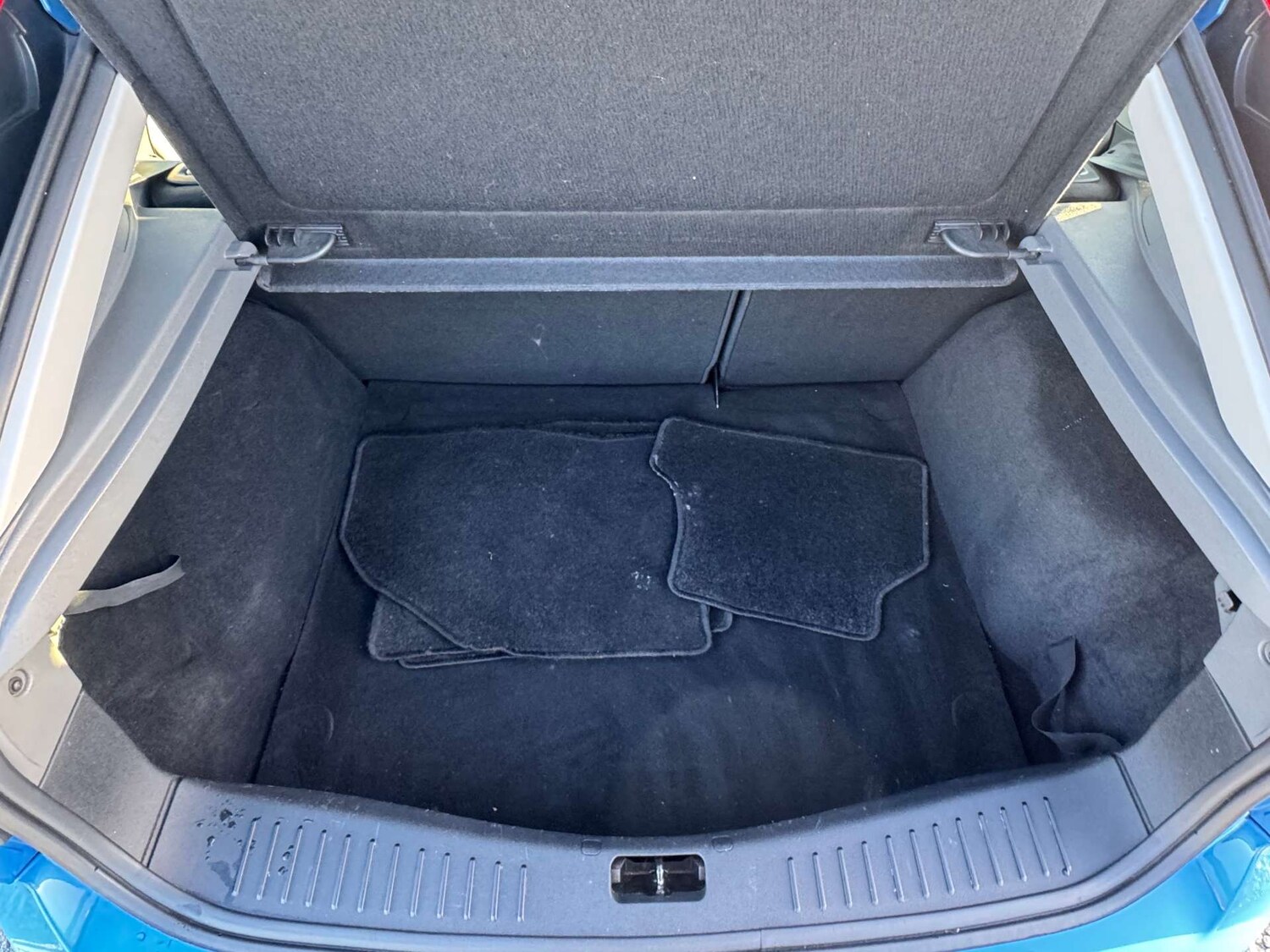 Used Ford Focus 2010 for sale - 77641668: Photo 27