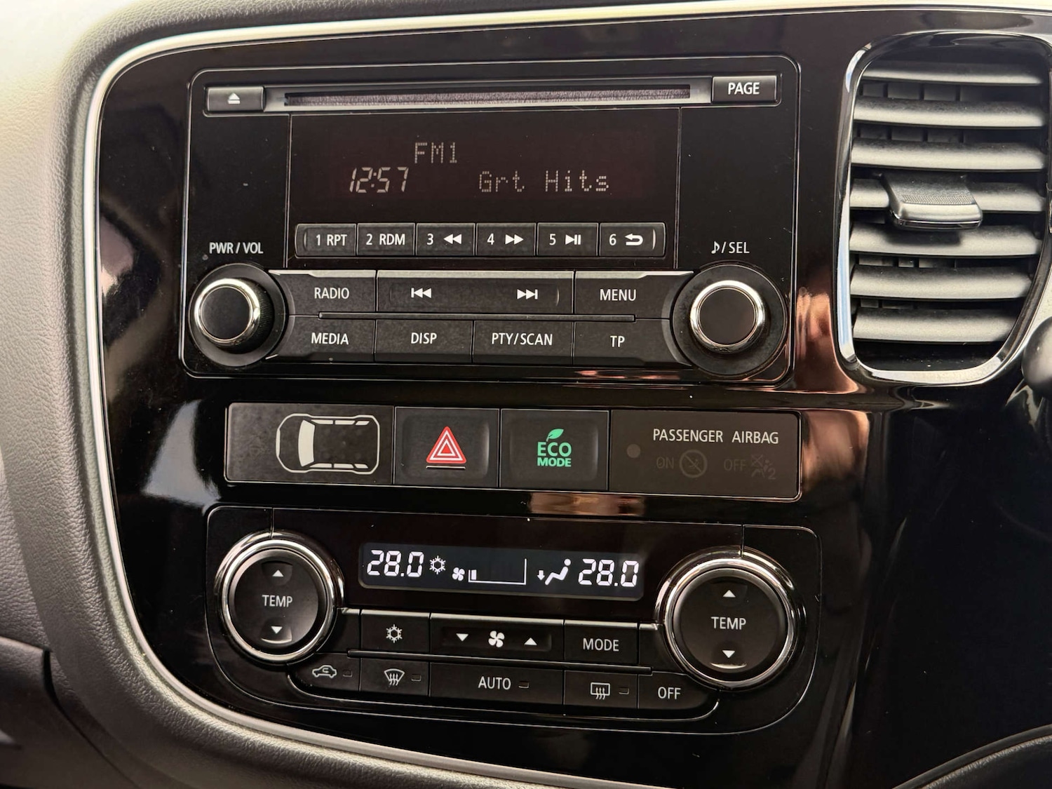 Used Mitsubishi Outlander 2017 for sale - 77641704: Photo 40