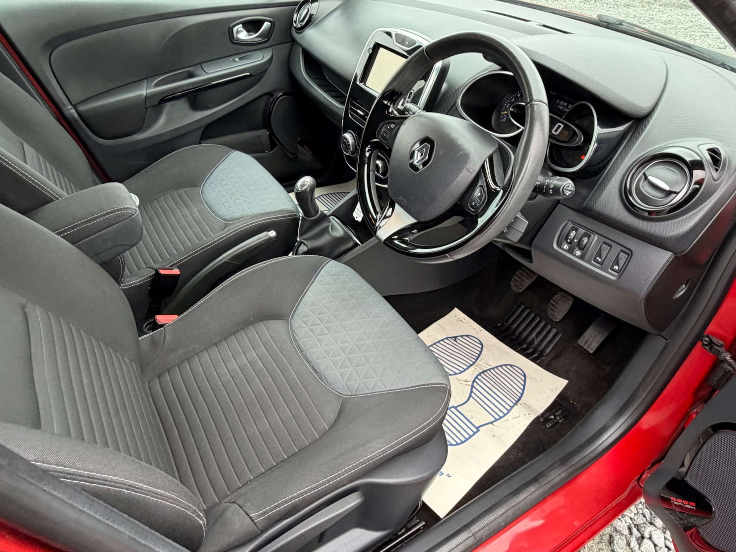 Used Renault Clio 2015 for sale - 77641637: Photo 11