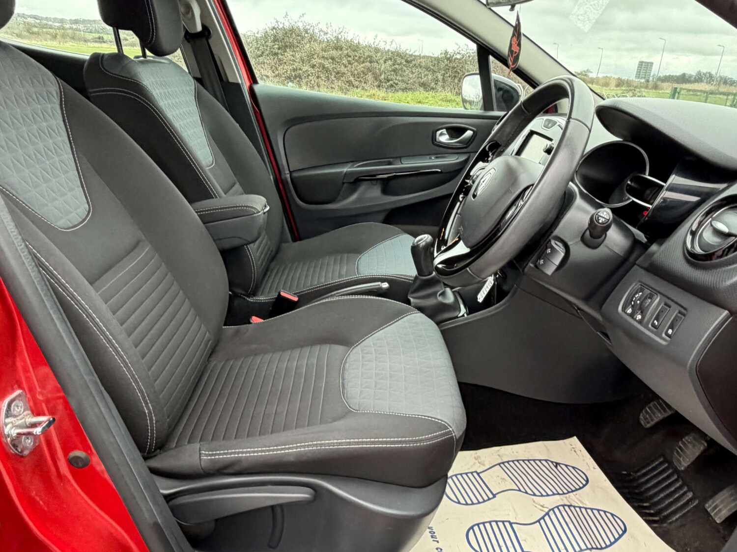 Used Renault Clio 2015 for sale - 77641637: Photo 12