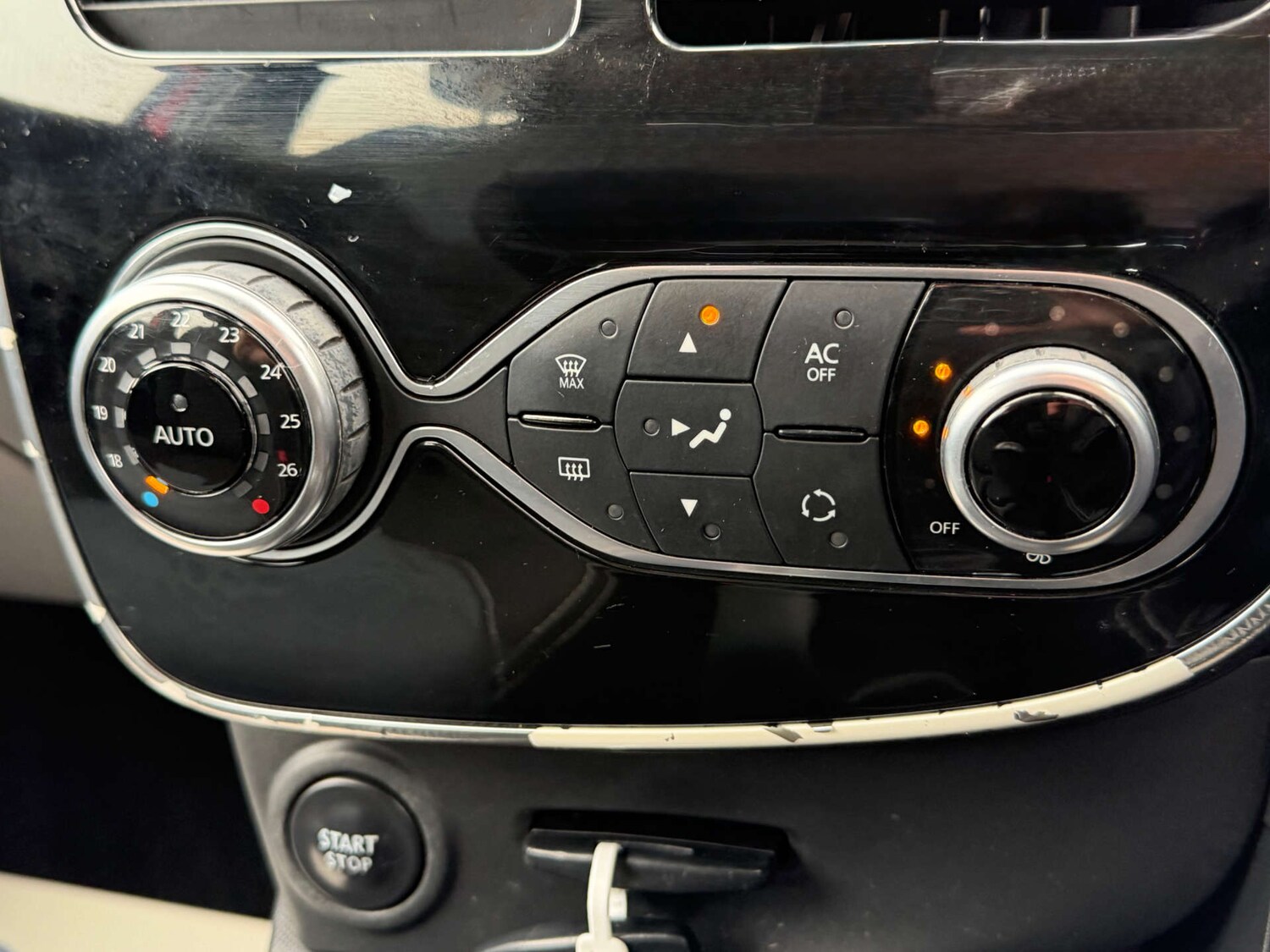 Used Renault Clio 2015 for sale - 77641637: Photo 40