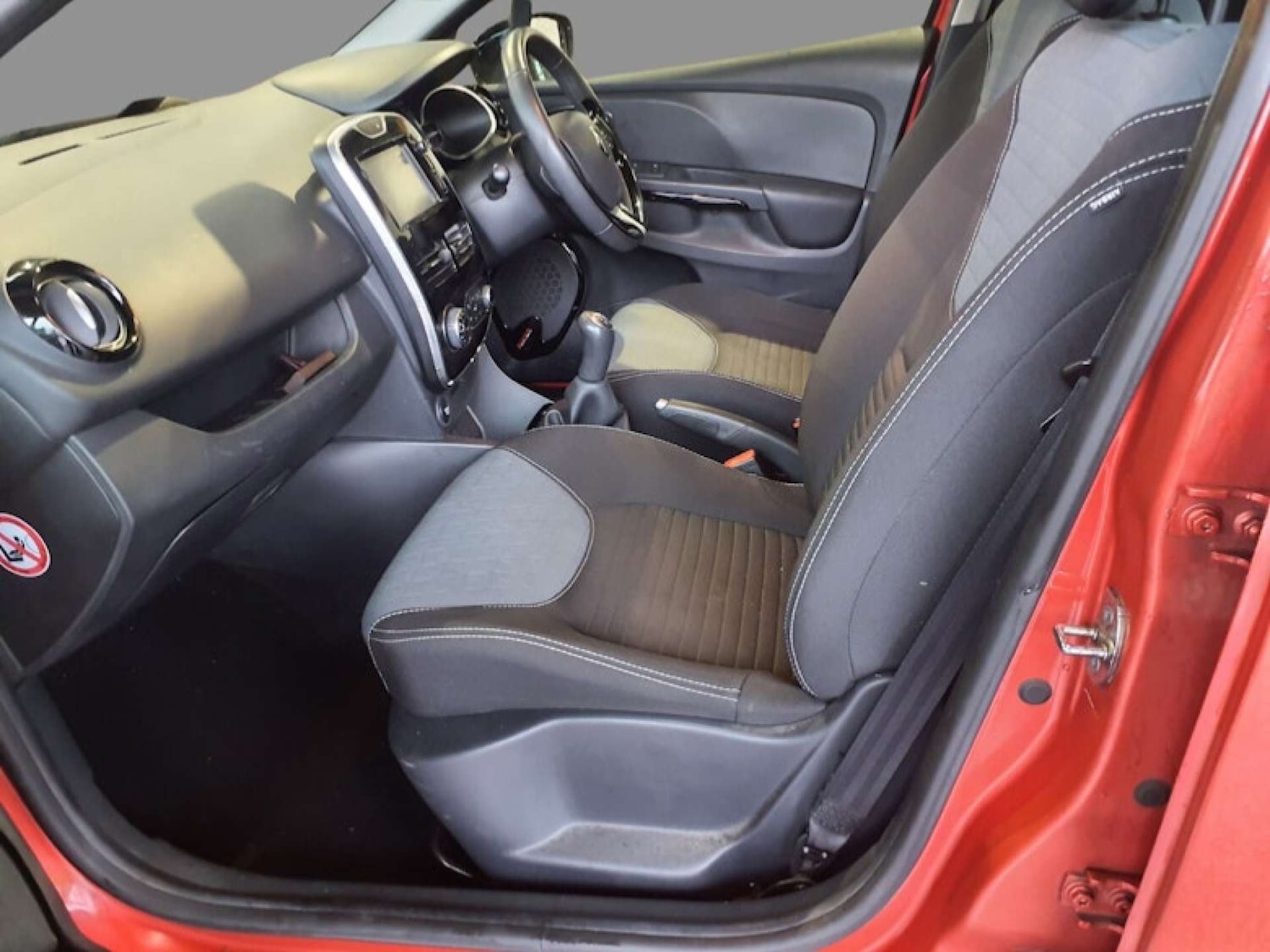 Used Renault Clio 2015 for sale - 77641637: Photo 5