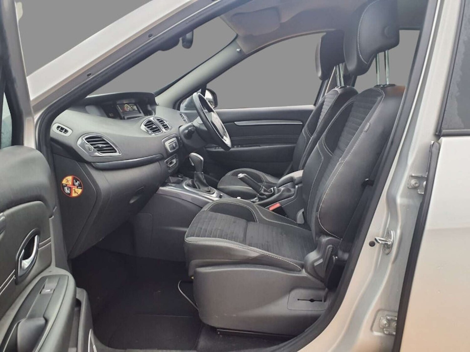 Used Renault Scenic 2015 for sale - 76581901: Photo 5