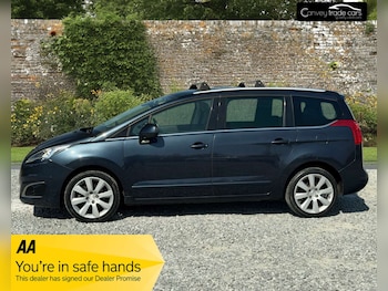 Used Peugeot 5008 2015 for sale - 77641717: Photo