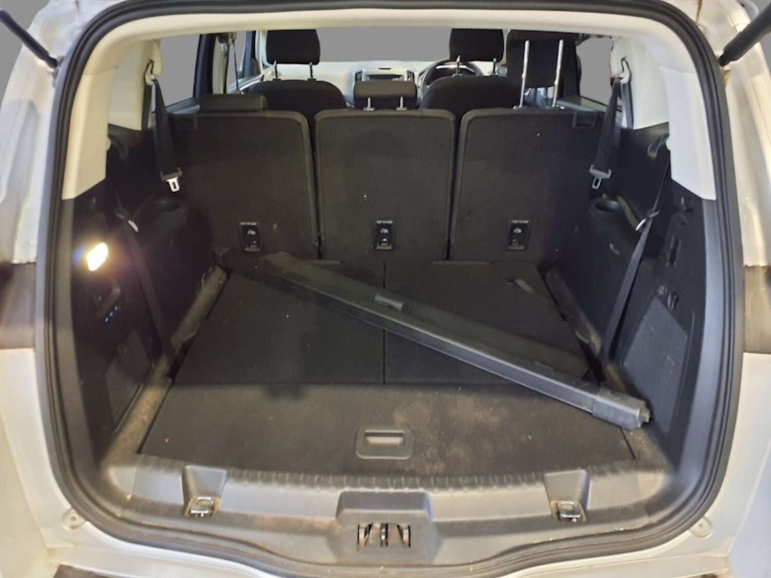 Used Ford S-Max 2015 for sale - 77641675: Photo 8