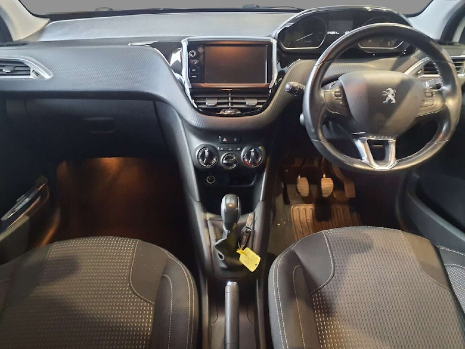 Used Peugeot 208 2017 for sale - 76628266: Photo 5