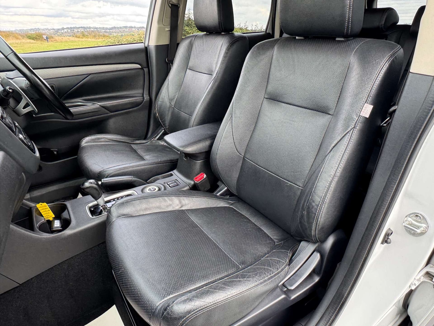 Used Mitsubishi Outlander 2014 for sale - 76600870: Photo 64