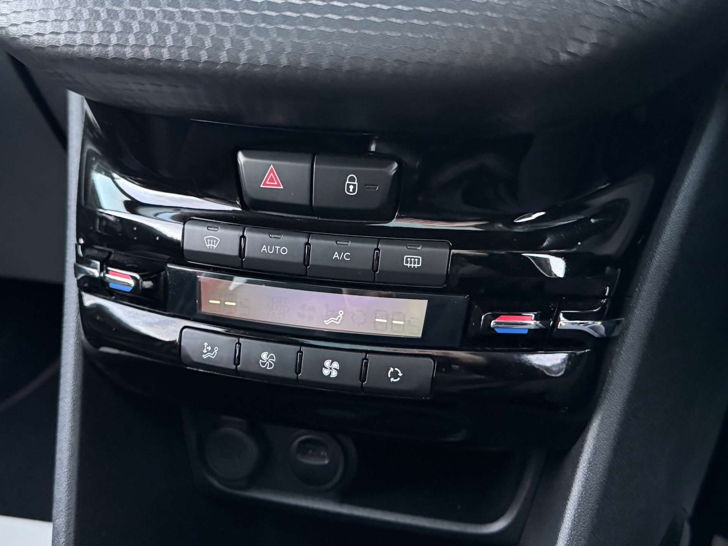 Used Peugeot 2008 2019 for sale - 77641647: Photo 39