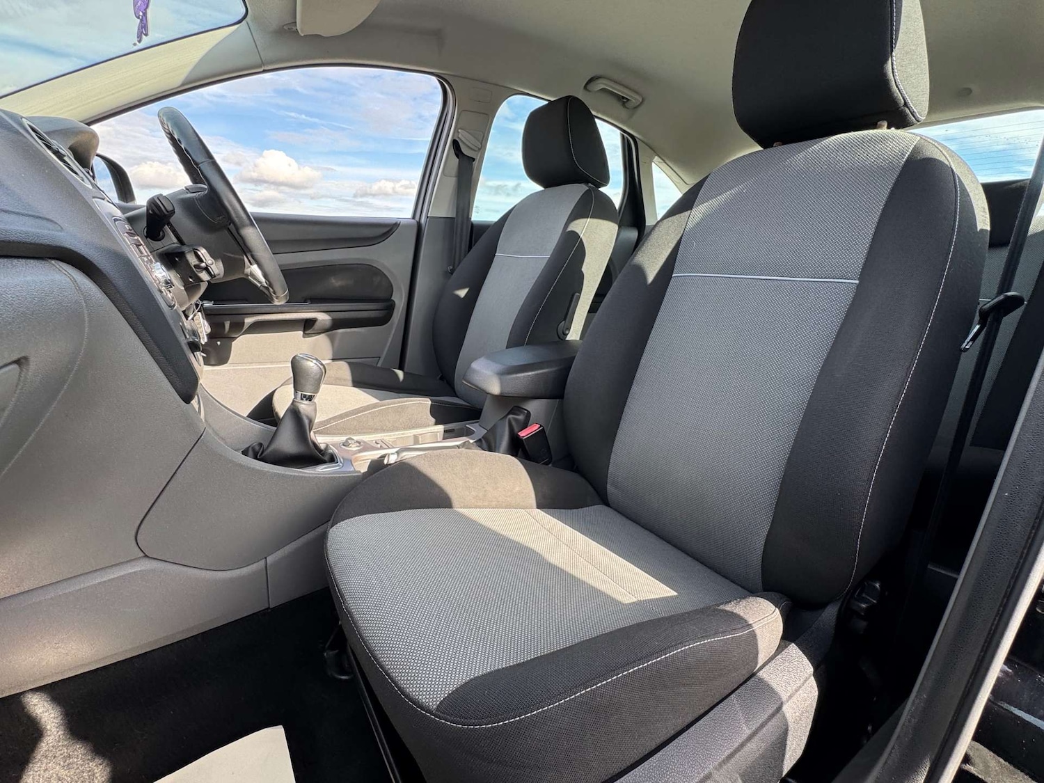 Used Ford Focus 2010 for sale - 76449812: Photo 19