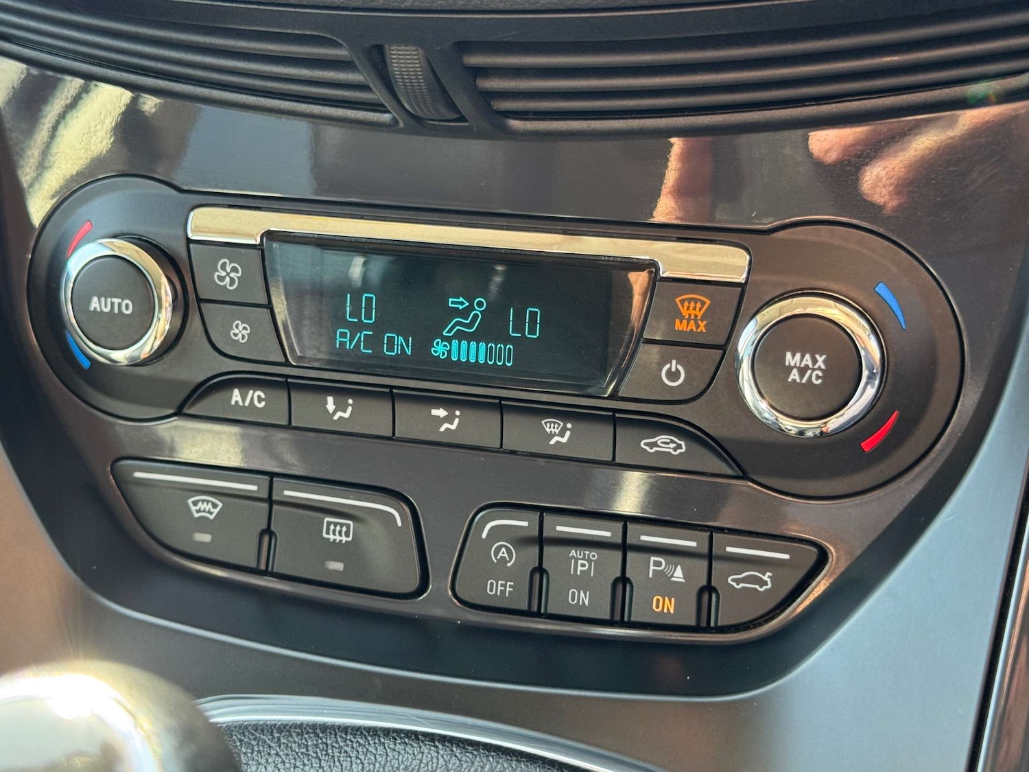 Used Ford Kuga 2015 for sale - 76117765: Photo 26