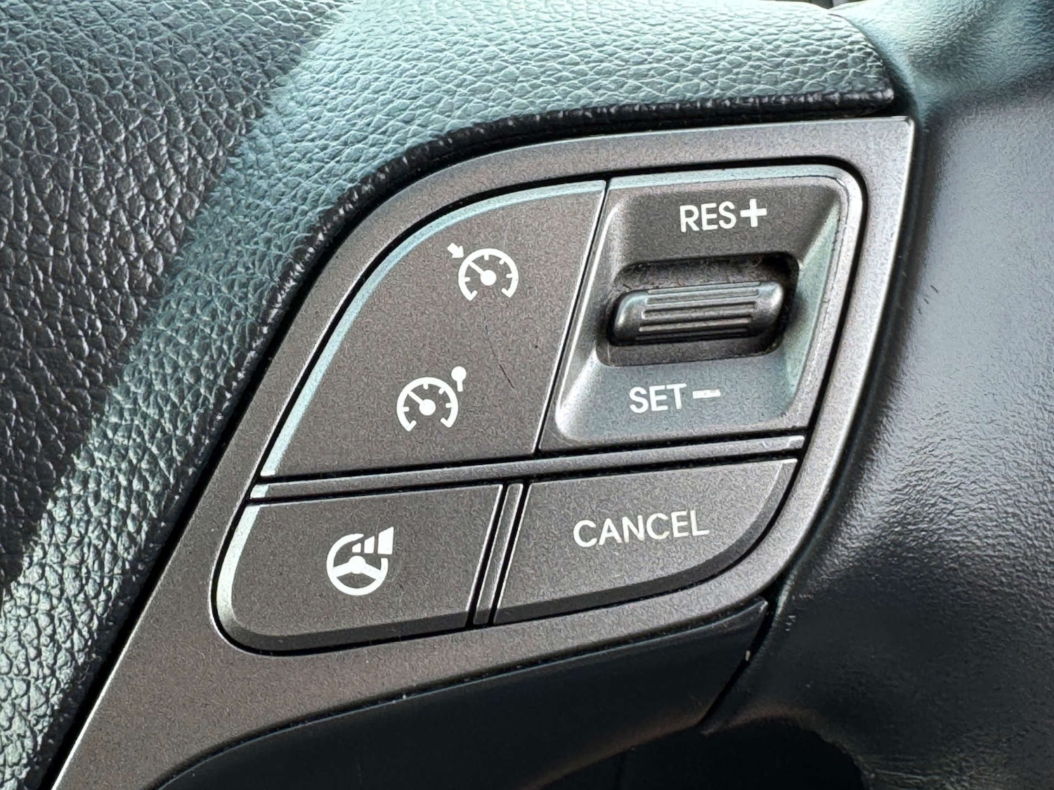 Used Hyundai Santa Fe 2012 for sale - 76117756: Photo 45