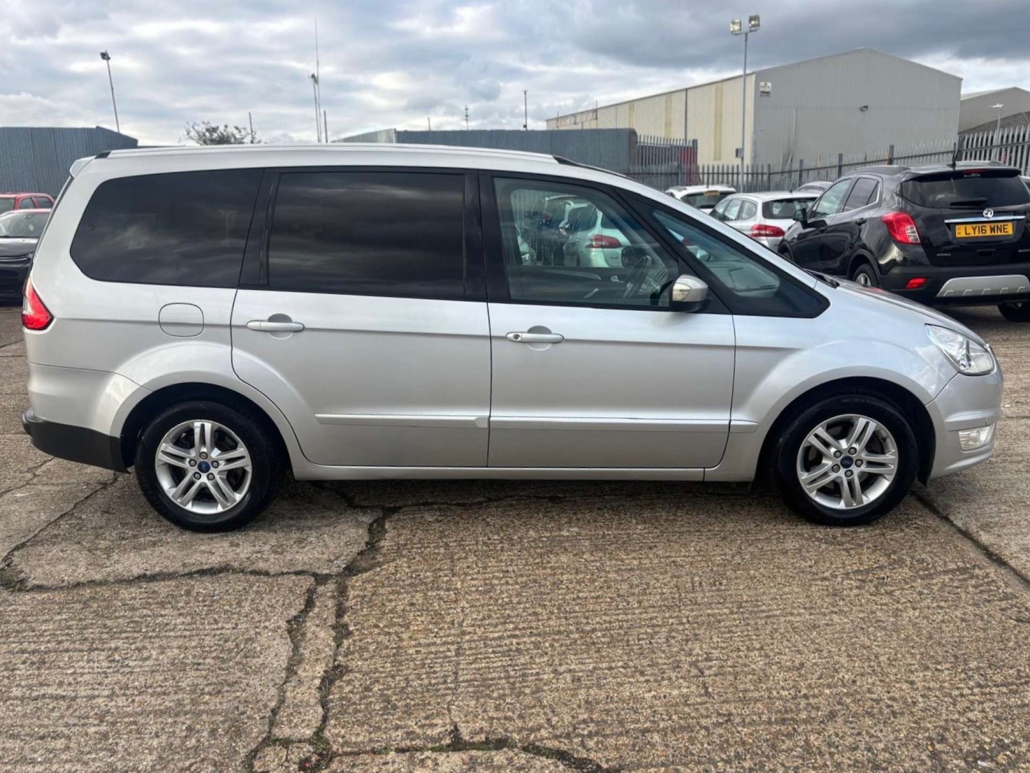 Used Ford Galaxy 2011 for sale - 76340735: Photo 2