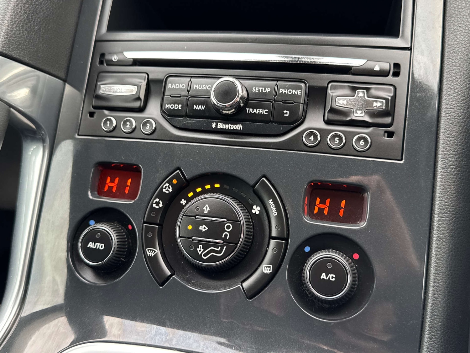 Used Peugeot 3008 2015 for sale - 77641667: Photo 35