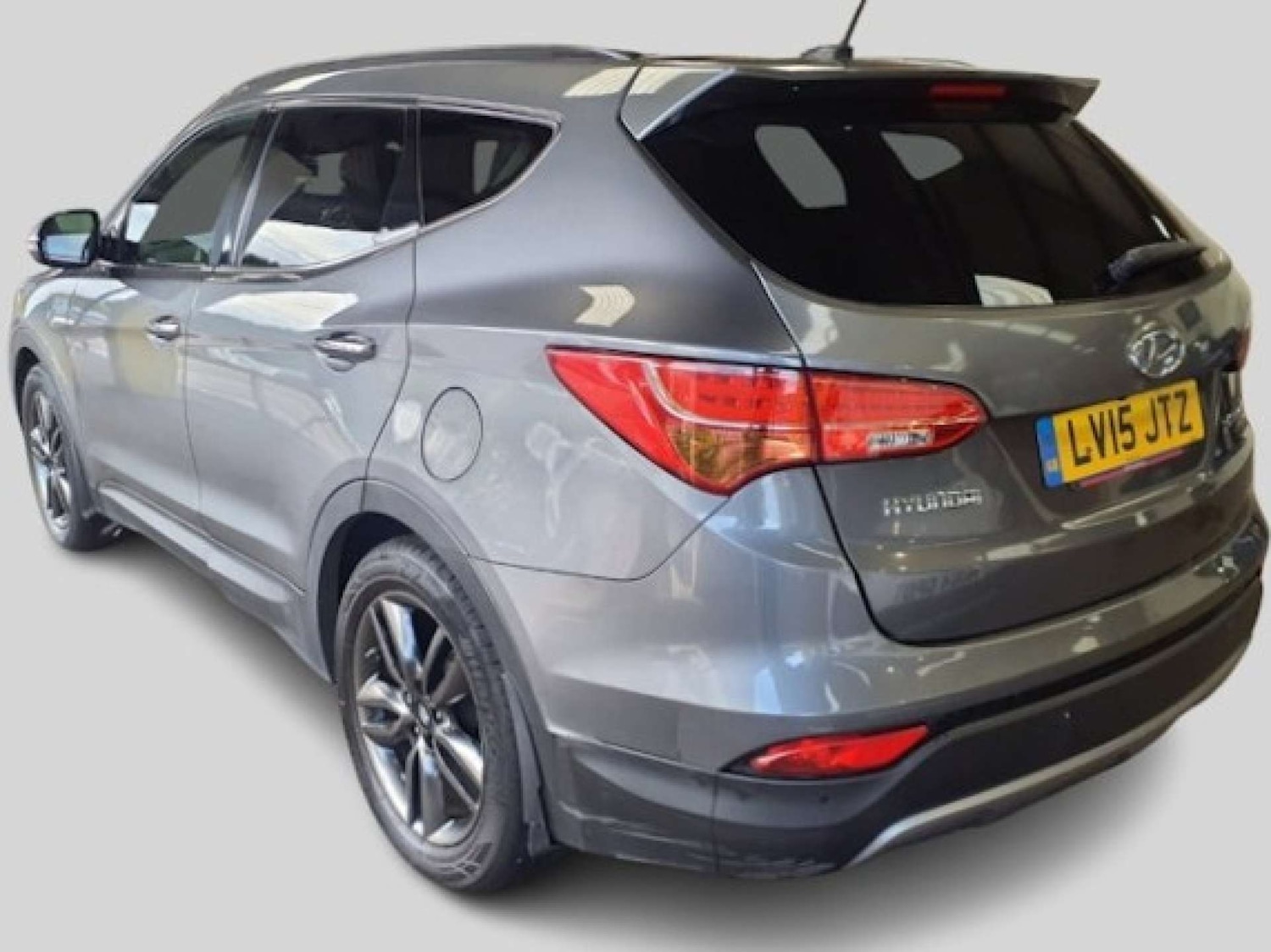 Used Hyundai Santa Fe 2015 for sale - 76412633: Photo 2