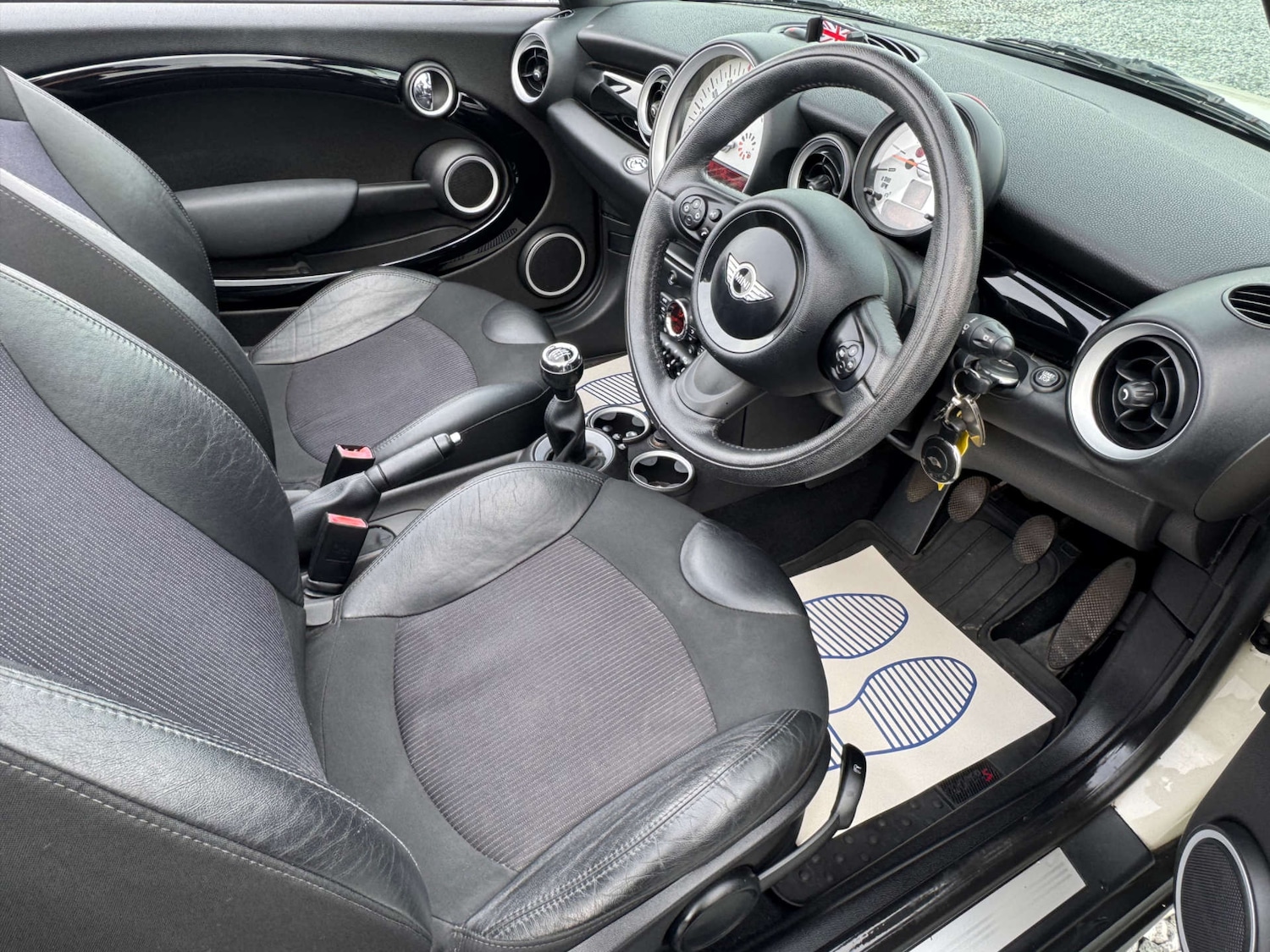 Used MINI Convertible 2012 for sale - 76421740: Photo 21