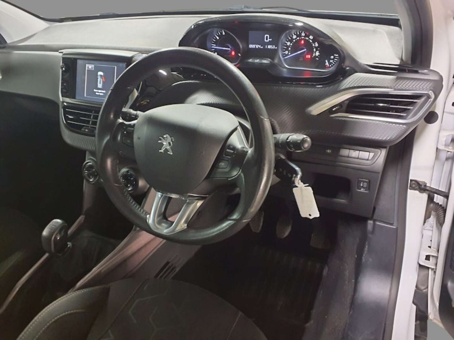 Used Peugeot 2008 2015 for sale - 76618188: Photo 5