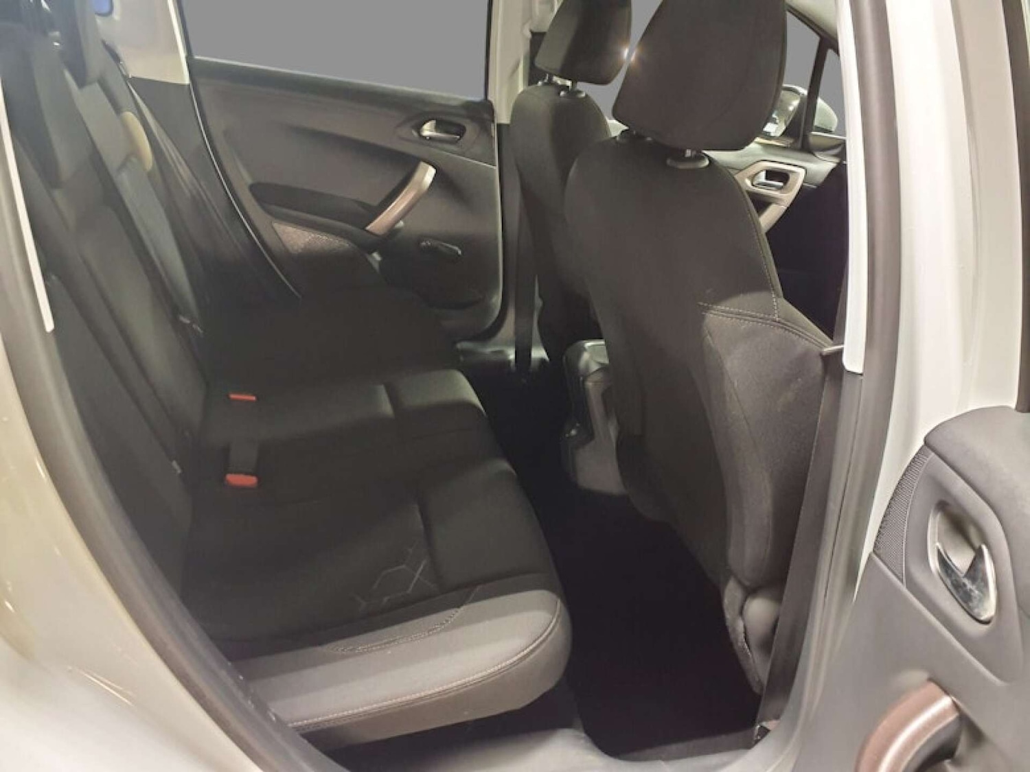 Used Peugeot 2008 2015 for sale - 76618188: Photo 6