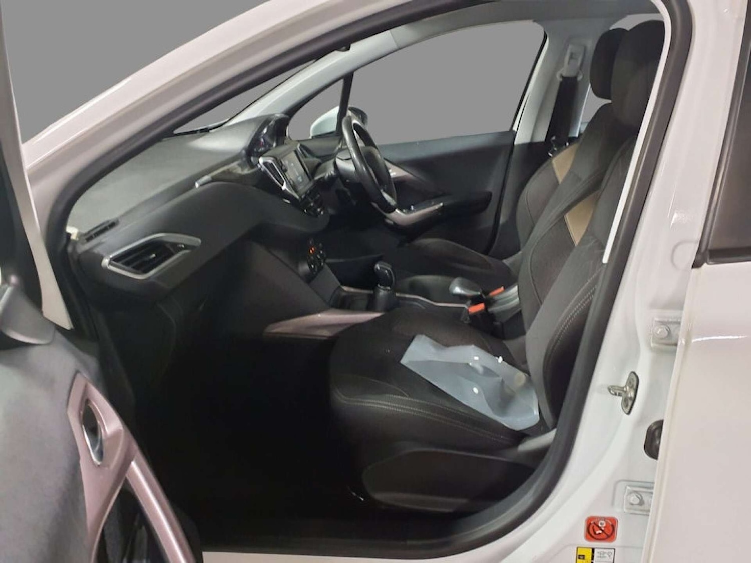 Used Peugeot 2008 2015 for sale - 76618188: Photo 7