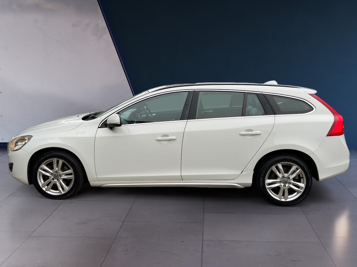 Used Volvo V60 2010 for sale - 76016662: Photo 1