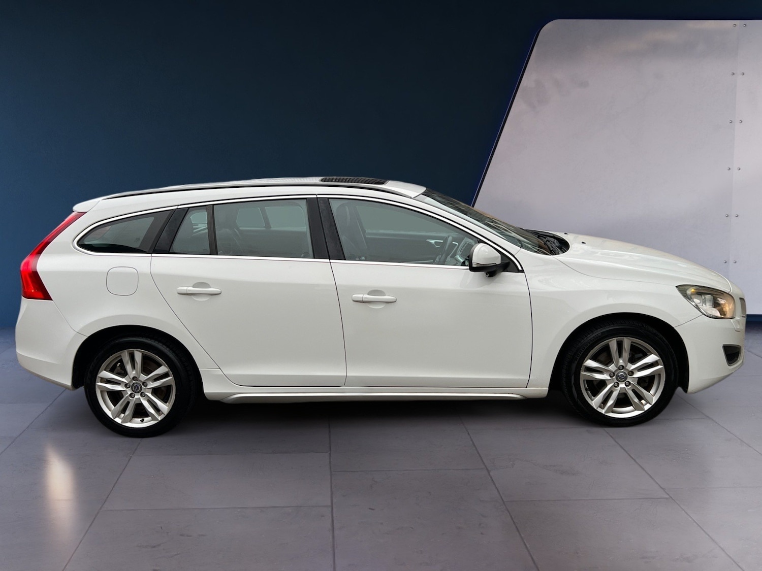 Used Volvo V60 2010 for sale - 76016662: Photo 3