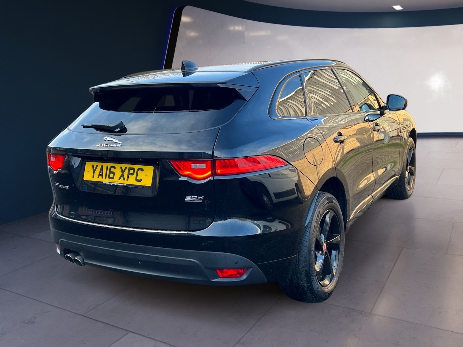 Used Jaguar F-Pace 2016 for sale - 77245326: Photo 4