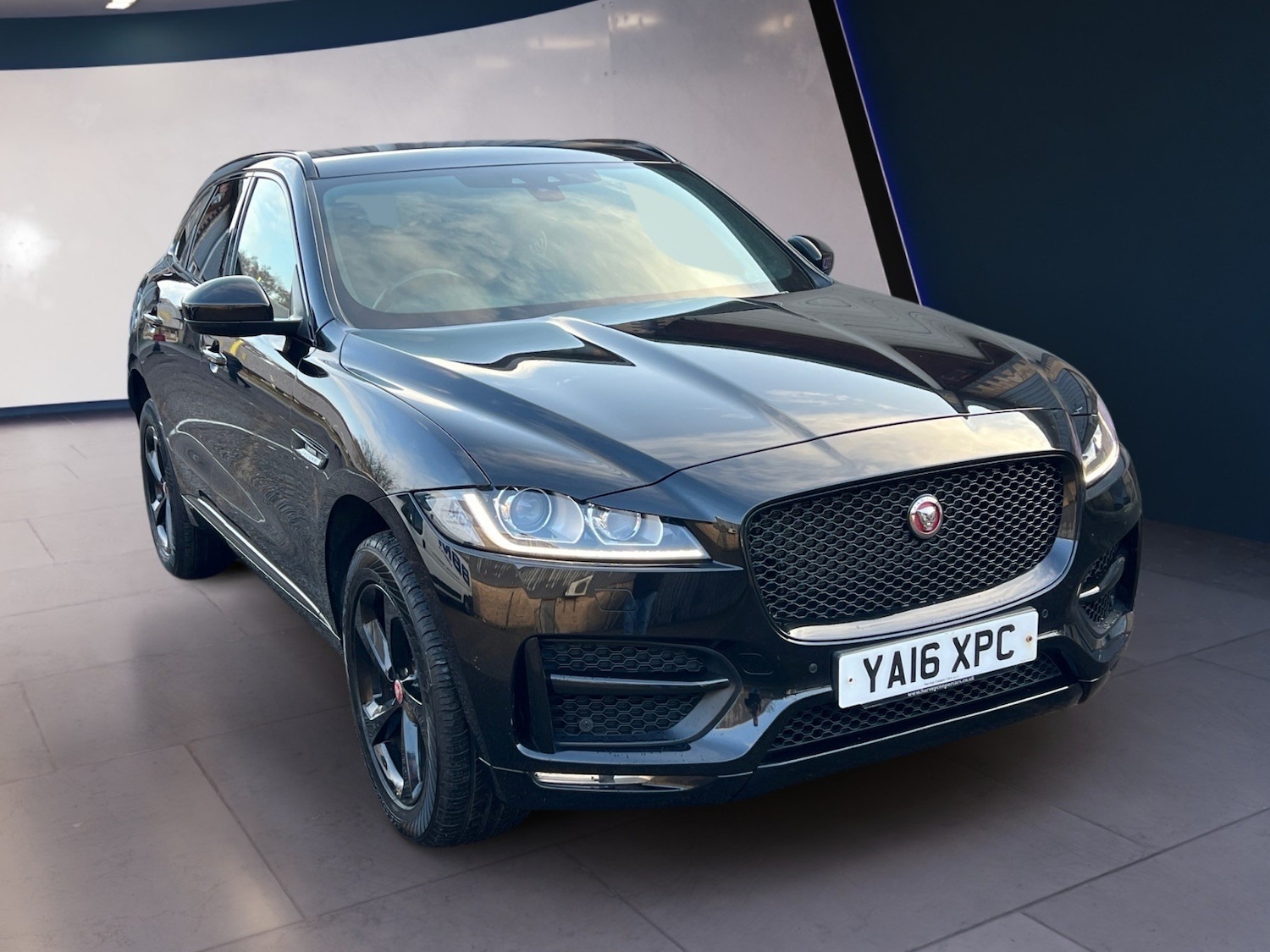 Used Jaguar F-Pace 2016 for sale - 77245326: Photo 6